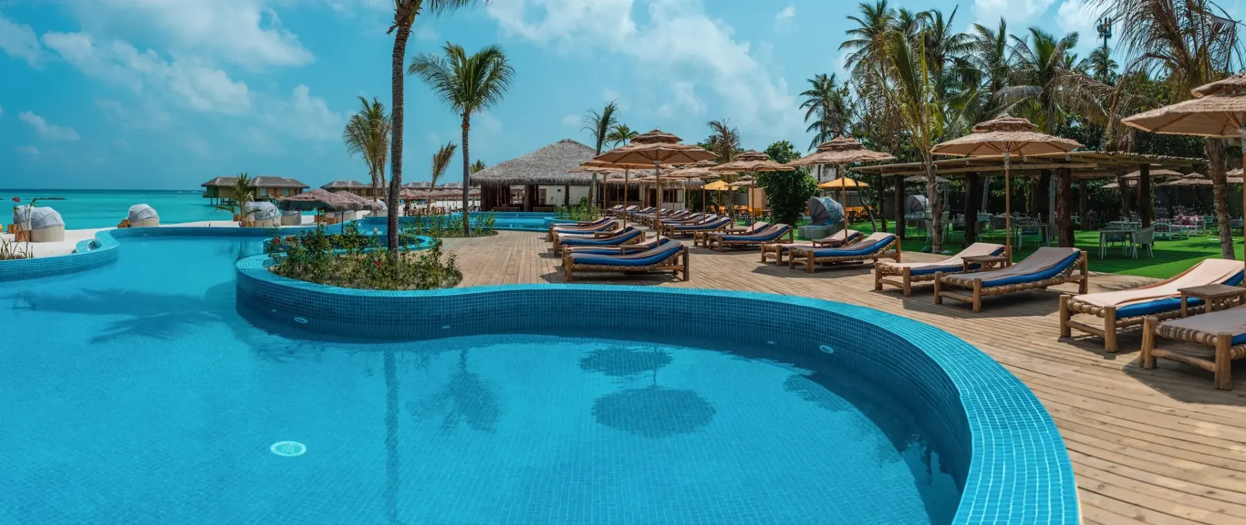 Swimming pool in the sunshine