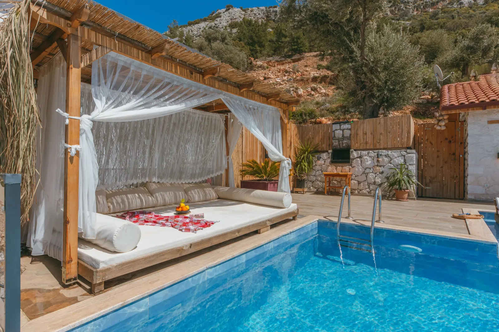 Seasonal retreats